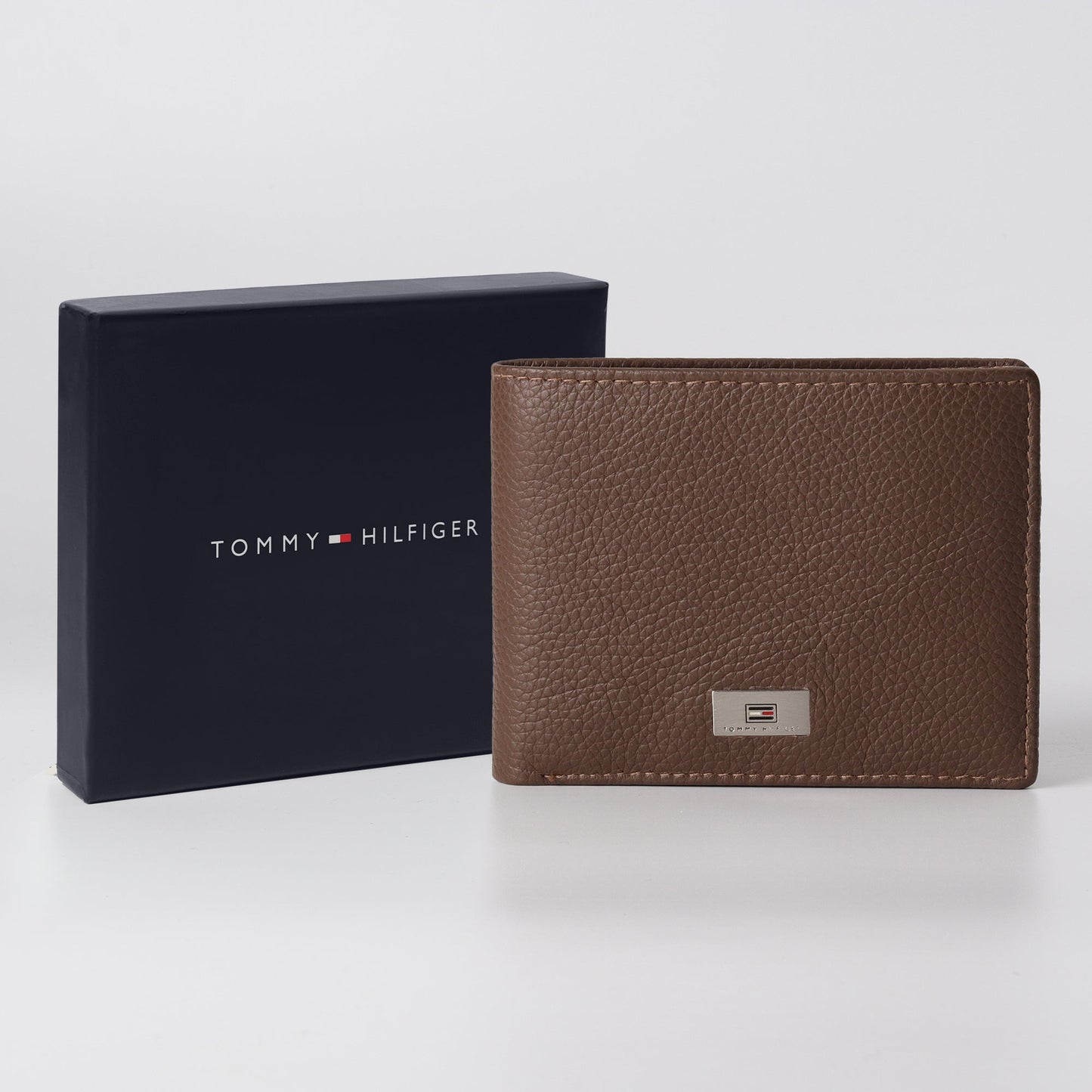 Signature Plate Wallet in Saddle Brown