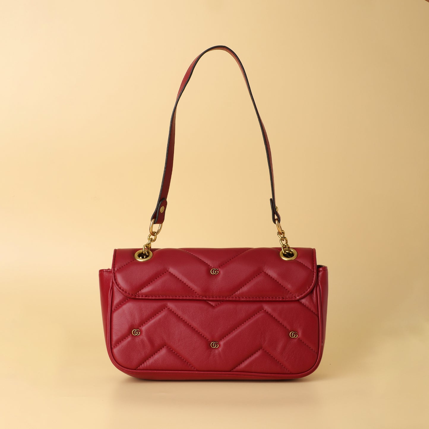 GG Marmont Matelassé Shoulder Bag in Red