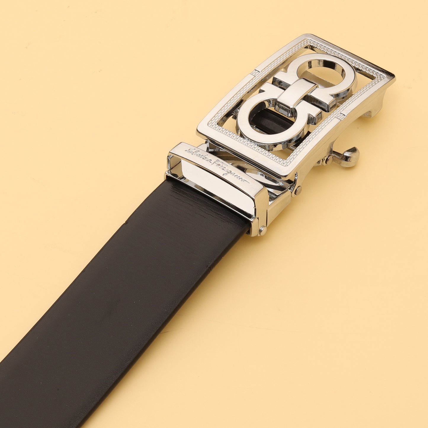 Iconic Gancini Buckle. Belt