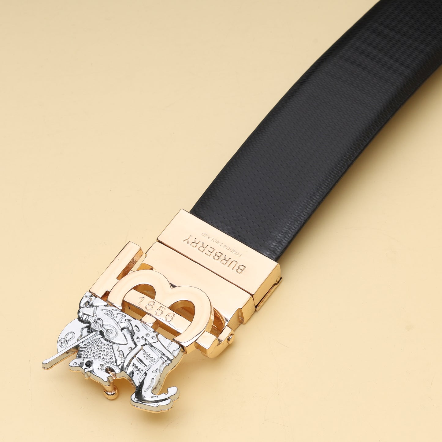 Polished Crest Buckle Belt