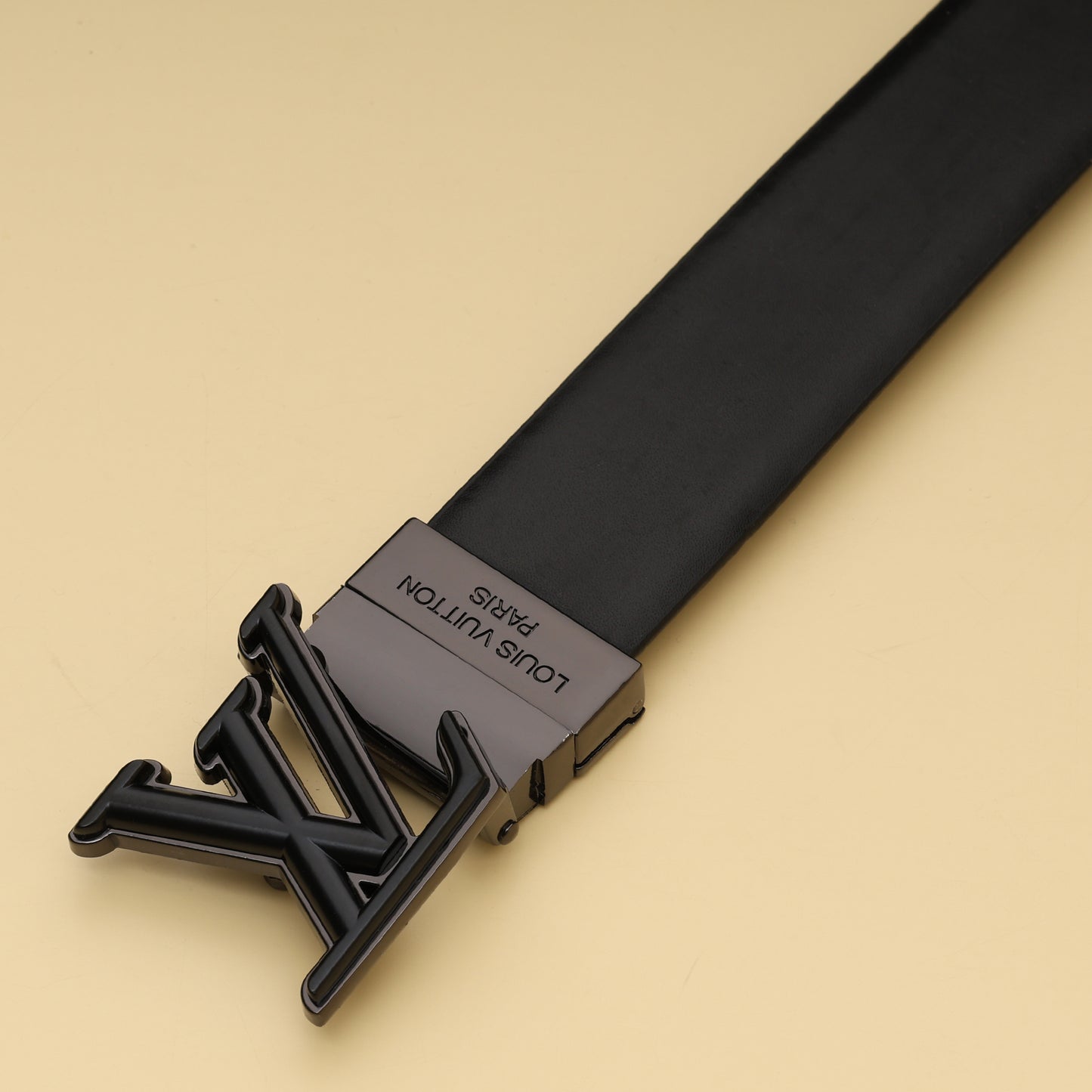 Vuitton Onyx Black Signature Belt