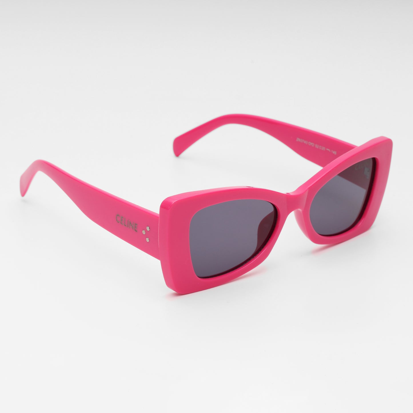 Bold in Pink” Cat-Eye Sunglasses