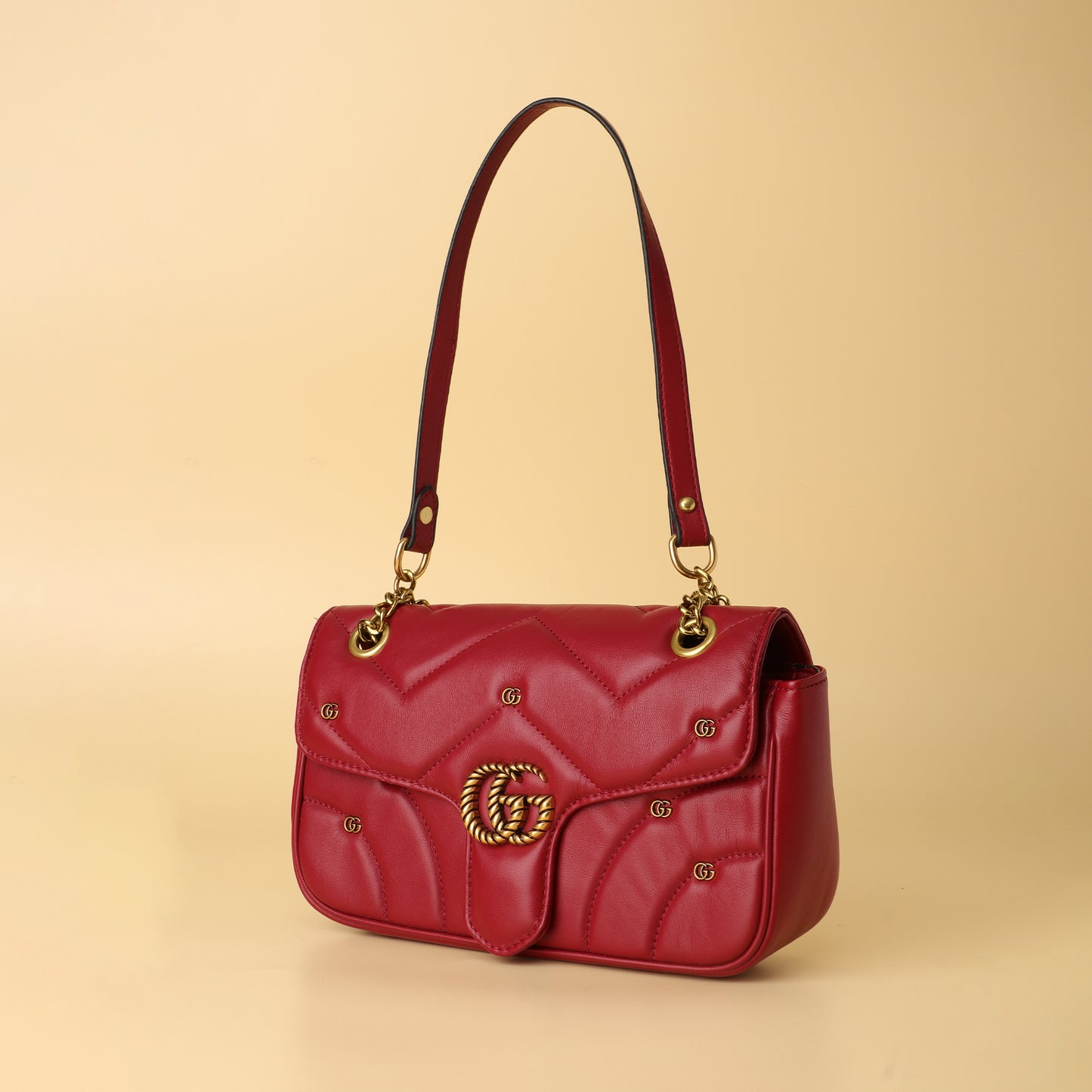 GG Marmont Matelassé Shoulder Bag in Red