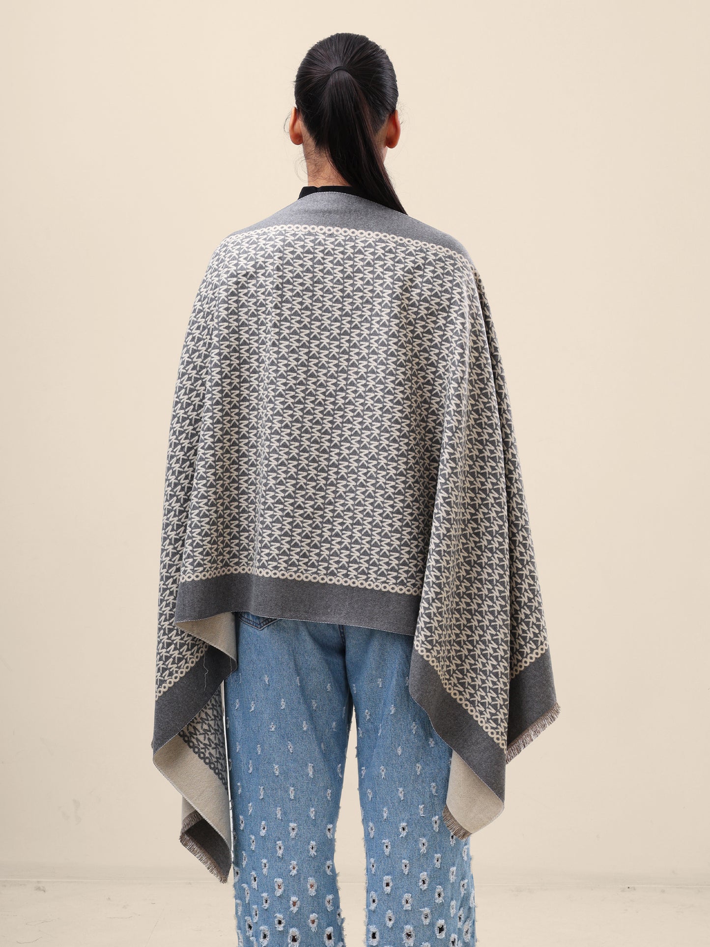 Stone Monogram Border Wrap