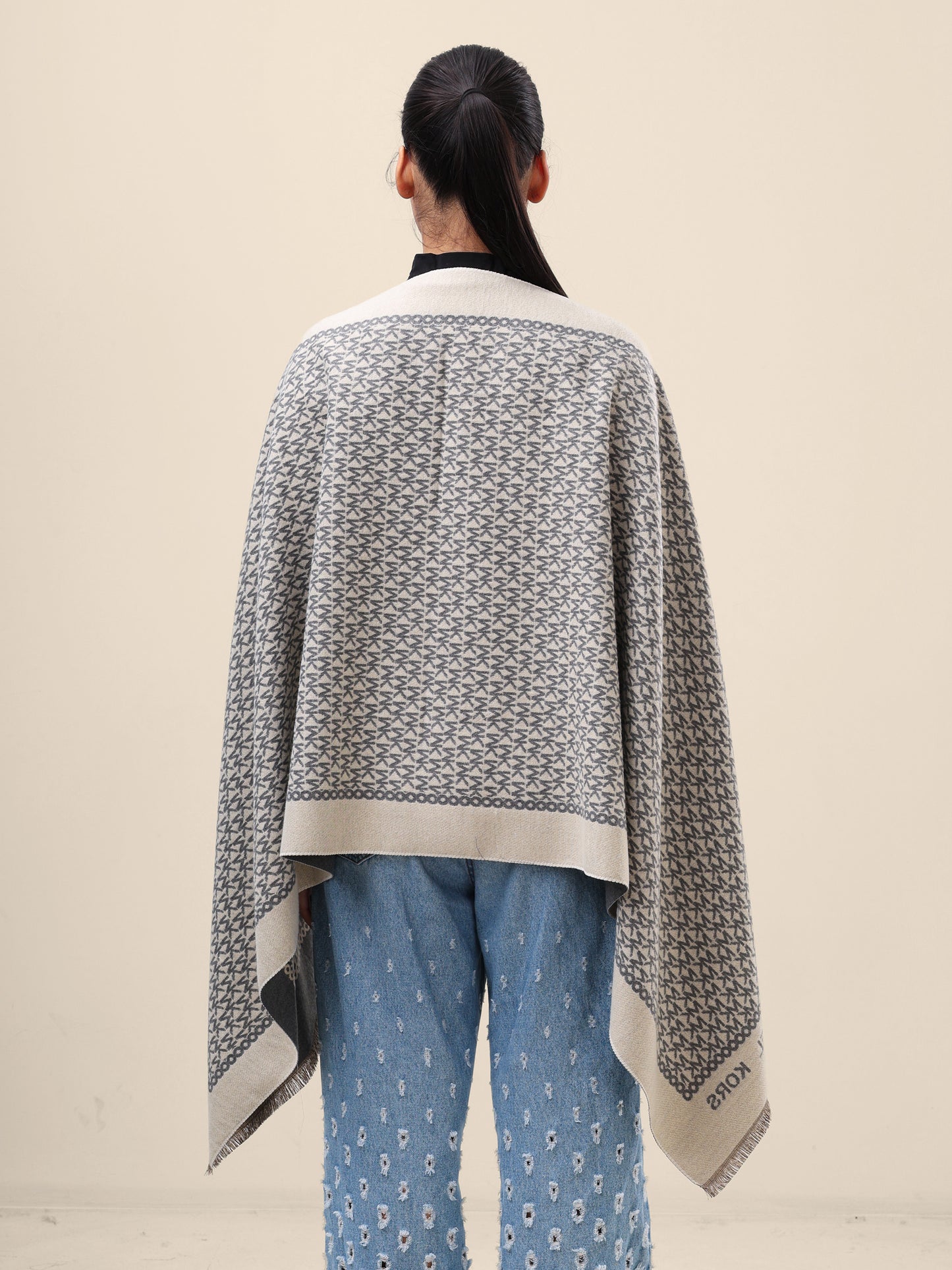 Stone Monogram Border Wrap